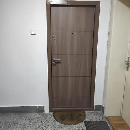 Nicolas * Белград